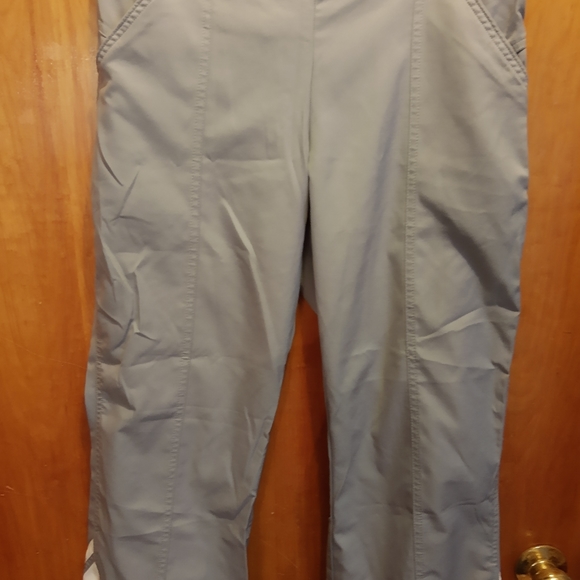 Nike size medium loose fitting capris - Picture 10 of 10